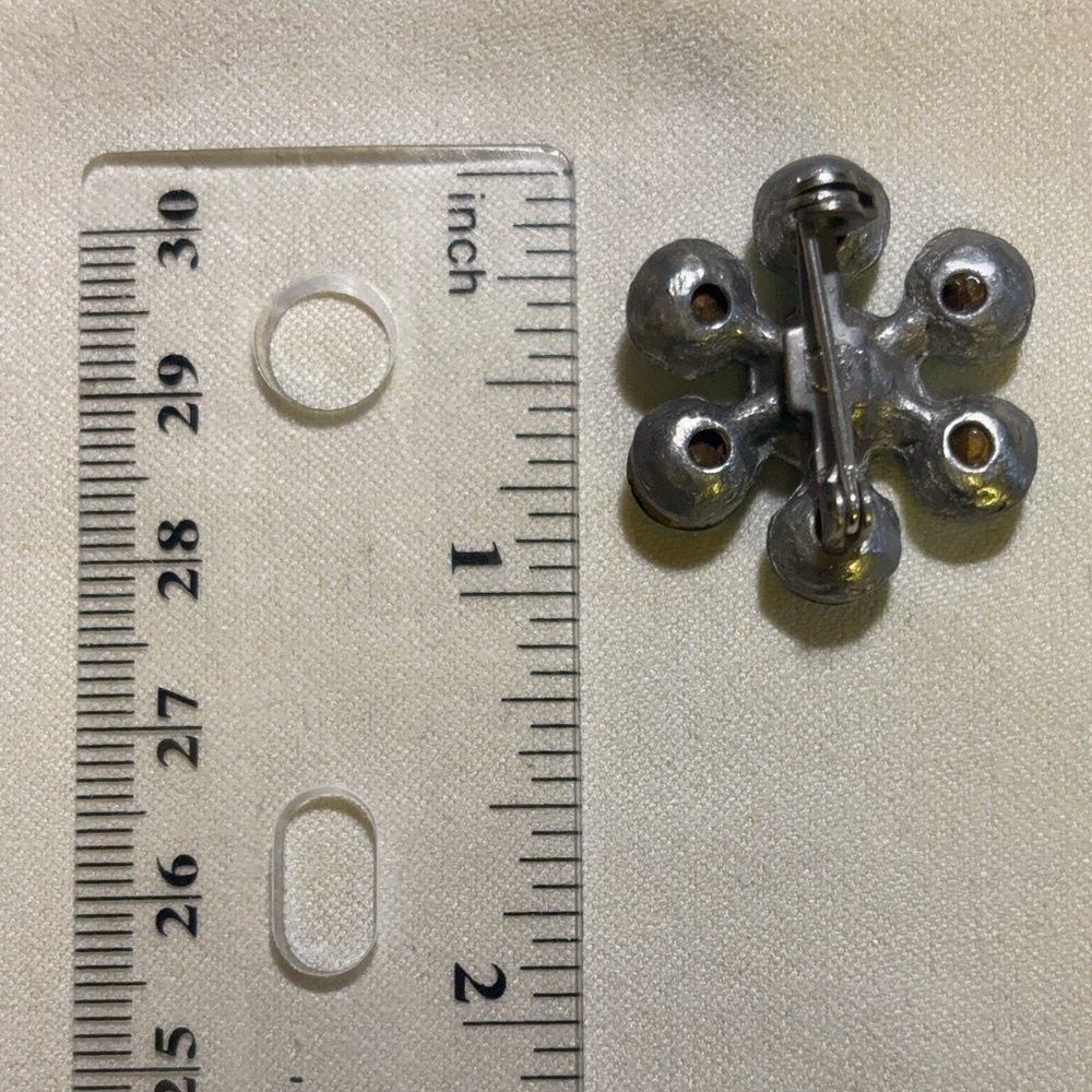 Vintage Silver Floral Brooch Pin with Emerald Rhinestones - Picture 4 of 4